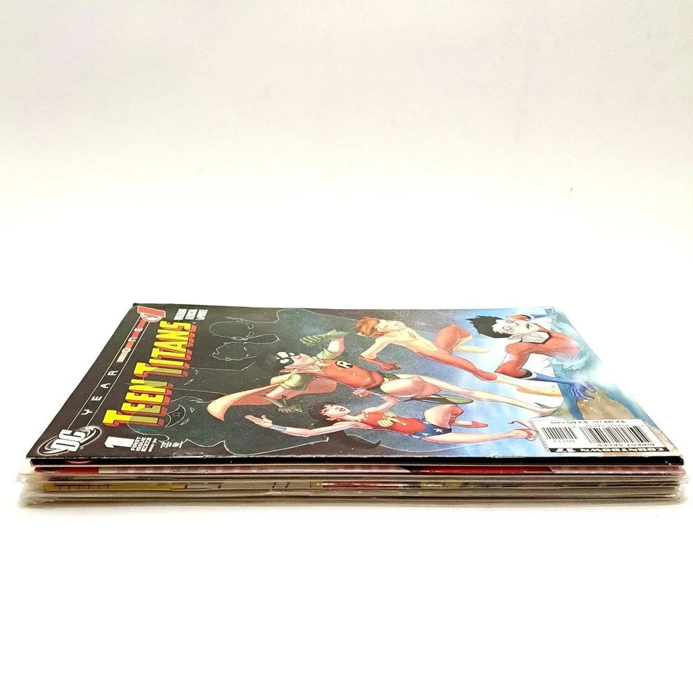 Lot of 7 DC Comics Comic Book Lot Mix Flash Superman Catwoman Teen Titans Azrael